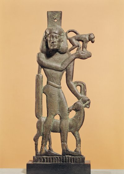 Figur eines Mannes, der einen Affen mit einem Ibex hält, der sein Knie leckt, Saite-Periode von Egyptian 26th Dynasty