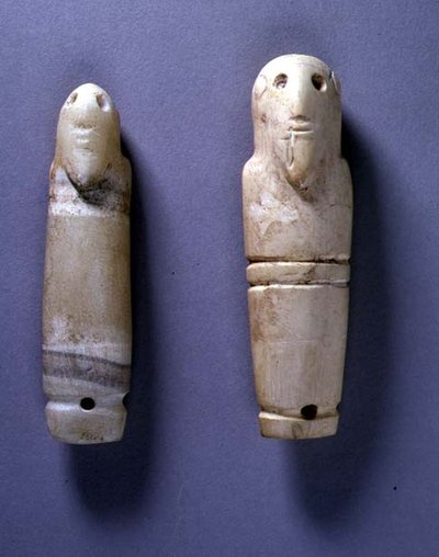 Anhänger mit bärtigen Männerköpfen von Egyptian Egyptian