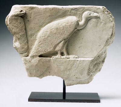 Relief, das einen Geier und eine Kobra darstellt von Egyptian Ptolemaic Period