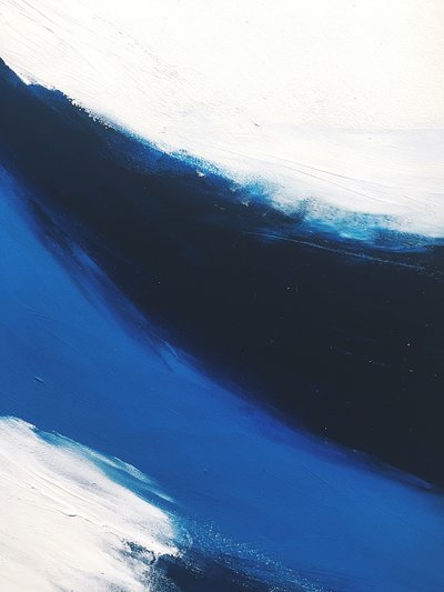 Tiefblaue Wellen Abstrakt von Ejaaz Haniff