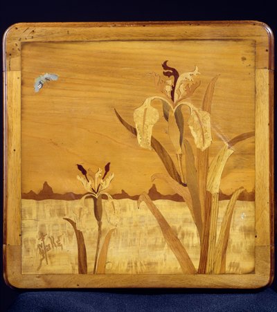 Jugendstil-Tisch, von Emile Galle (1846-1904), Walnuss mit Furnierfinish und verschiedenen Hölzern, Detail, Frankreich, 20. Jahrhundert von Emile Galle