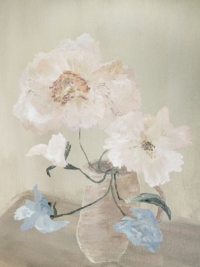 Zartes Blumenstillleben von Emily Tingey