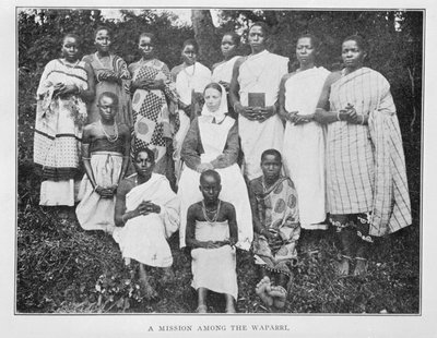 Eine Mission unter den Waparri, aus In Wildest Africa: the record of hunting and exploration trip through Uganda, Victoria Nyanza, the Kilimanjaro region and British East Africa, von Peter MacQueen, 1910 von English Photographer