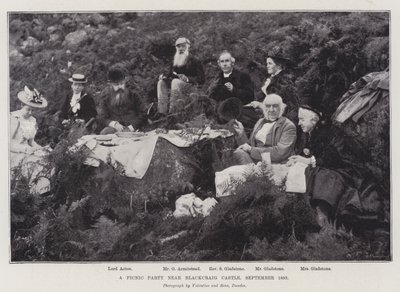 Ein Picknick in der Nähe von Blackcraig Castle, September 1893 von English Photographer
