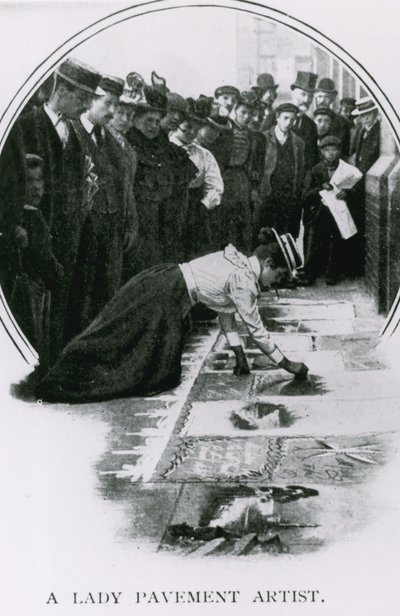 Eine Straßenkünstlerin zur Zeit der Krönung von Edward VII von English Photographer