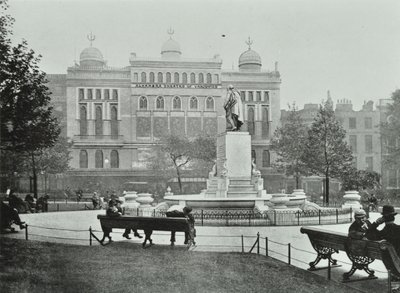 Alhambra, Leicester Square, Westminster LB: Ostseite, 1895 von English Photographer