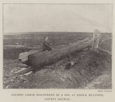 Antikes Kanu, entdeckt in einem Moor bei Knock Multown, County Galway von English Photographer