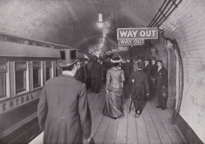 Am Bank Station der Central London Railway, Ausgang von English Photographer