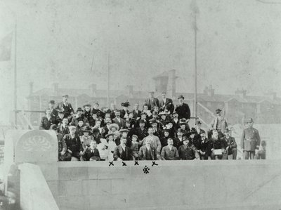 Blackwall Tunnel: Menschenmenge bei der Eröffnungszeremonie, 1897 von English Photographer