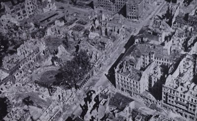 Bombenruinen von Berlin, Deutschland, Zweiter Weltkrieg von English Photographer