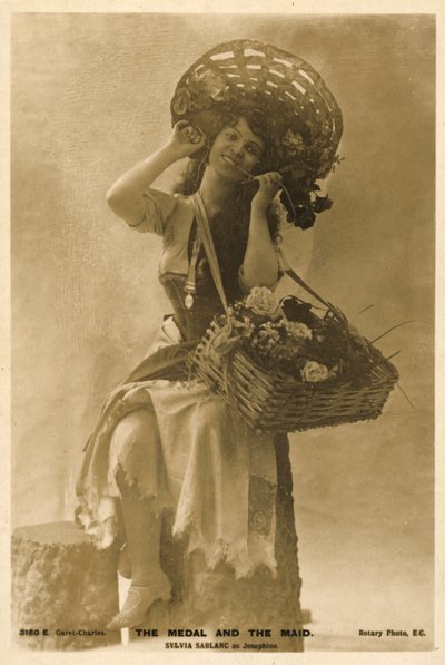 Britische Schauspielerin Sylvia Sablanc als Josephine in The Medal and the Maid von English Photographer