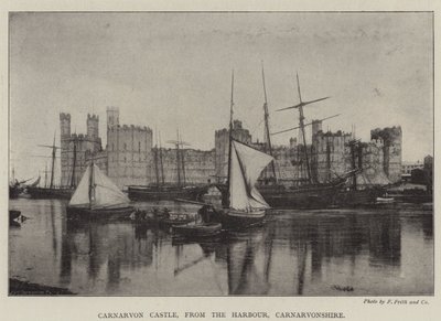 Carnarvon Castle, vom Hafen aus, Carnarvonshire von English Photographer