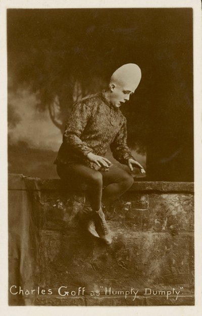 Charles Goff als Humpty Dumpty von English Photographer