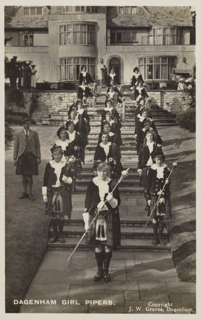 Dagenham Girl Pipers, Essex von English Photographer