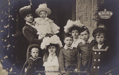 Königin Alexandra mit ihren Enkelkindern (s/w Foto) von English Photographer