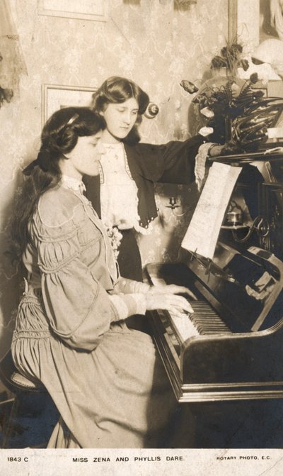 Englische Bühnenschauspielerinnen und Sängerinnen, Zena Dare und ihre Schwester Phyllis Dare von English Photographer