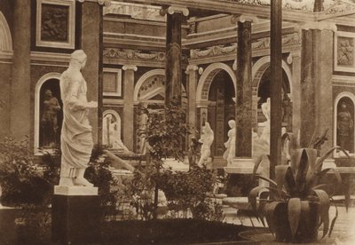 Außenansicht des italienischen Hofes von English Photographer