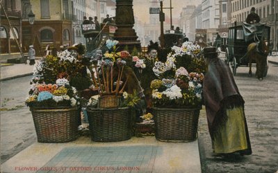 Blumenmädchen am Oxford Circus, London von English Photographer