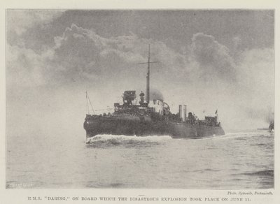 HMS Daring, an Bord derer die katastrophale Explosion am 11. Juni stattfand von English Photographer