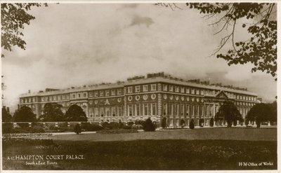 Hampton Court Palace, Süd- und Ostfronten von English Photographer