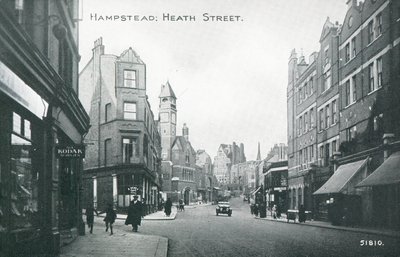 Heath Street in Hampstead von English Photographer