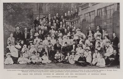 Ihre Gnaden die verwitwete Herzogin von Abercorn und ihre Nachkommen im Montagu House von English Photographer