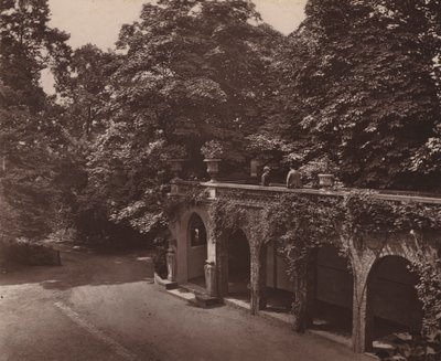 Holland House, London: Terrasse über Kolonnade, Südseite von English Photographer