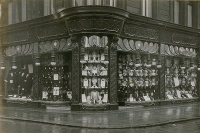 Horne Brothers, Coventry Street, London von English Photographer