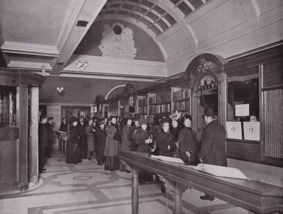 In der Carnegie Zentralbibliothek, Hammersmith von English Photographer