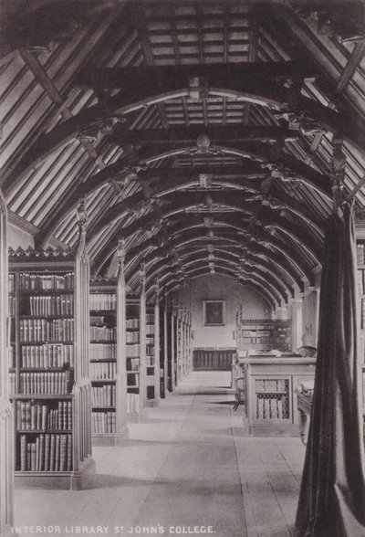 Innenansicht der Bibliothek, St. Johns College von English Photographer