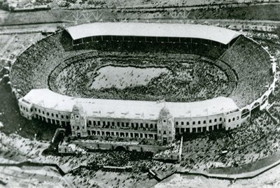Invasion des Stadions für das erste Wembley-Pokalfinale, 1923 von English Photographer
