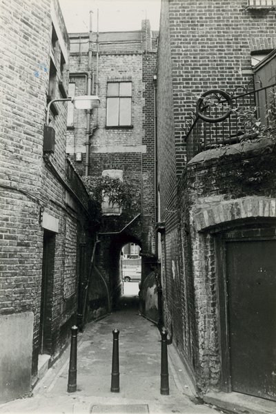 Jack the Ripper: Woods Buildings, Whitechapel Road von English Photographer
