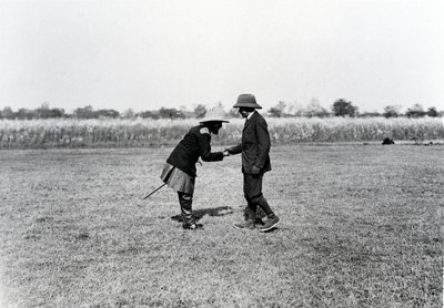 König Georg V. begrüßt den Maharadscha von Nepal von English Photographer
