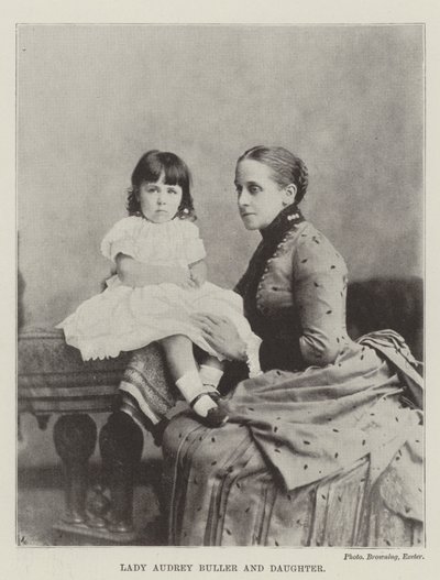 Lady Audrey Buller und Tochter von English Photographer