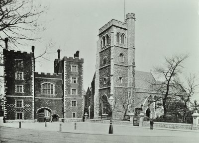 Lambeth Palace und Saint Marys Church, Lambeth Palace Road: Tor und Saint Marys Church, 1890 von English Photographer