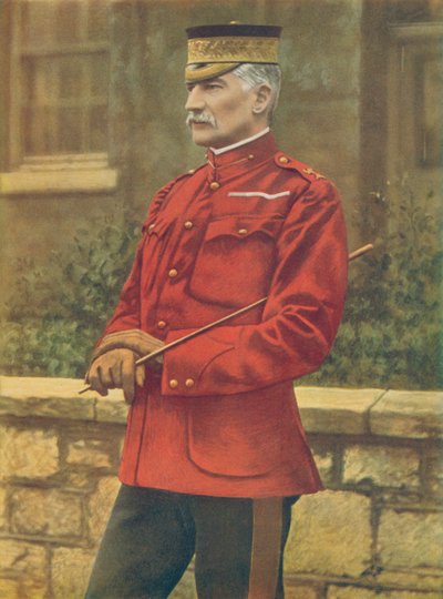 Generalleutnant Sir Frederick W. E. F. Forestier-Walker, Kommandeur der Kommunikationslinie, Südafrika. In scharlachroter Patrouillenjacke von English Photographer