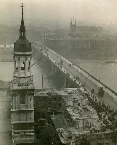 London Bridge, 18. August 1920 von English Photographer