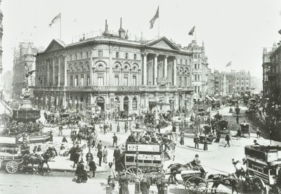 London Pavilion, Piccadilly Circus, Westminster LB: Blick nach Osten, 1895 von English Photographer