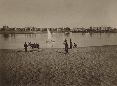 Luxor, Gesamtansicht des Tempels von Luxor vom Nil aus von English Photographer