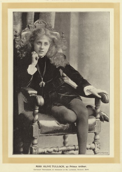 Miss Olive Tulloch als Prinz Arthur von English Photographer