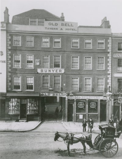 Old Bell Tavern und Hotel, London von English Photographer