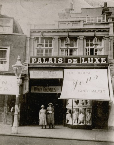Palais de Luxe, High Street, Bromley von English Photographer