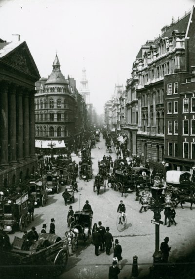 Penny-Farthing im Verkehr vor dem Mansion House in den 1880er Jahren von English Photographer