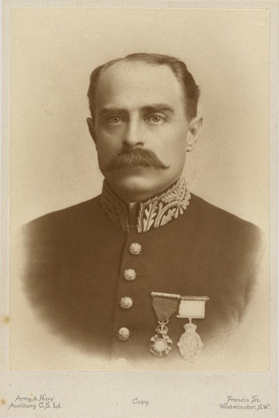 Porträt von Francis Younghusband (s/w Foto) von English Photographer