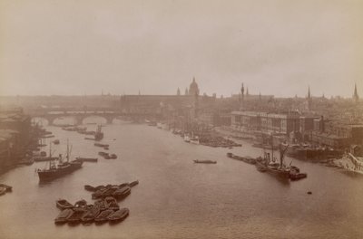 Postkarte mit Blick auf die Themse von English Photographer