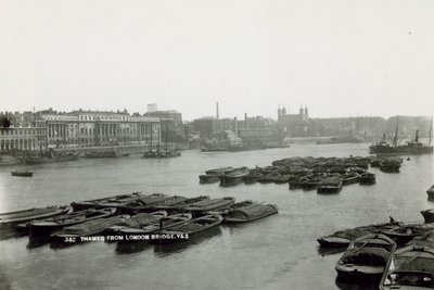 Postkarte mit Blick auf die Themse von der London Bridge von English Photographer