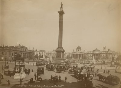 Postkarte mit einem Bild des Trafalgar Square von English Photographer