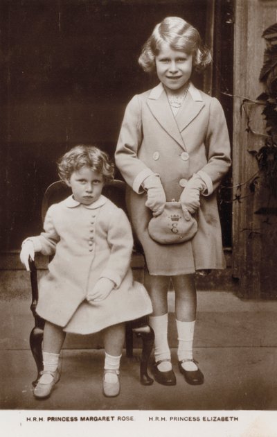 Prinzessin Elizabeth (spätere Königin Elizabeth II.) und Prinzessin Margaret von English Photographer