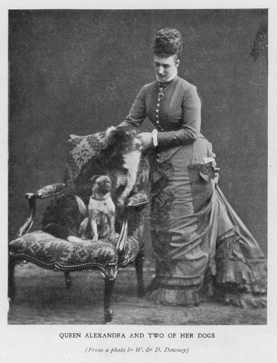 Königin Alexandra und zwei ihrer Hunde von English Photographer