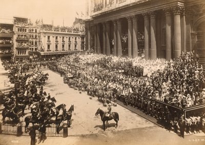 Königin Victoria, Diamantjubiläumsprozession erreicht St. Pauls, 1897 von English Photographer